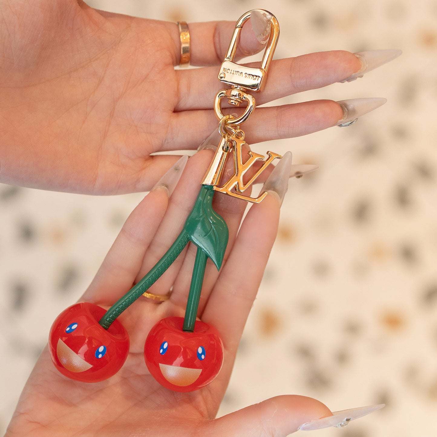 1V key chain-520