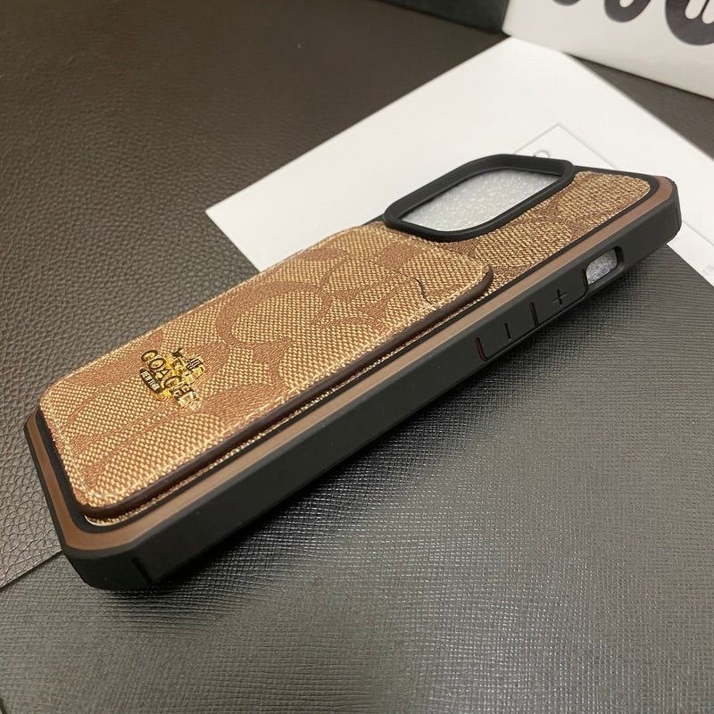 Capa Coach para iPhone com porta-cartões Café -KB241416