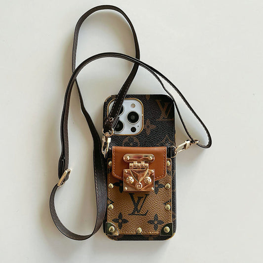 Husă pentru iPhone din piele Lou Chain